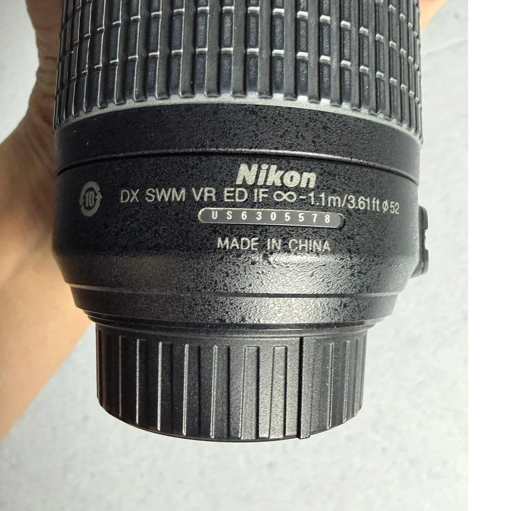 Nikon AF-S DX Nikkor 55-200mm f/4-5.6G ED VR Lens with Box and Pouch